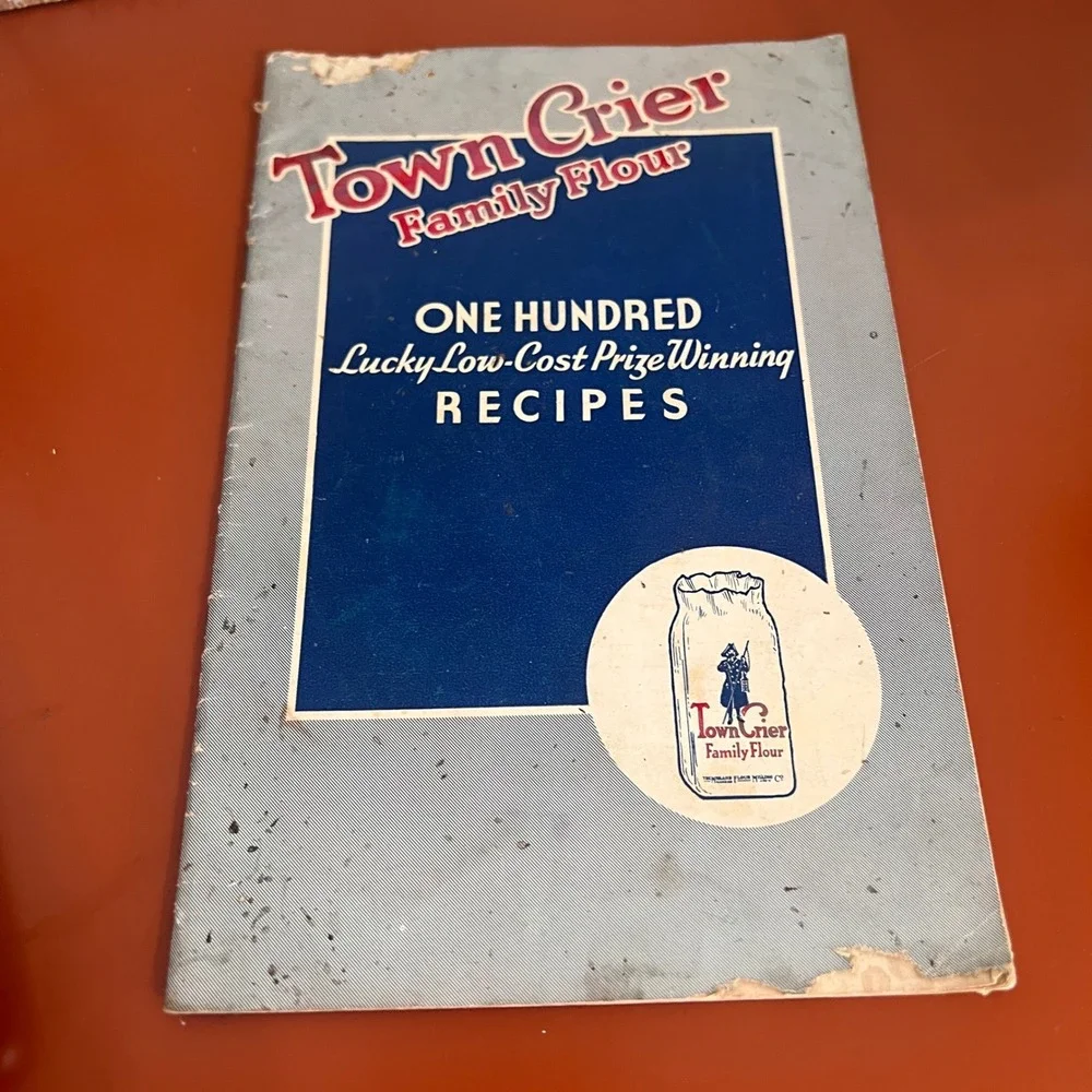 Vintage Town Crier Family Flour One Hundred Prize Winning Recipes Booklet‎ 1940s